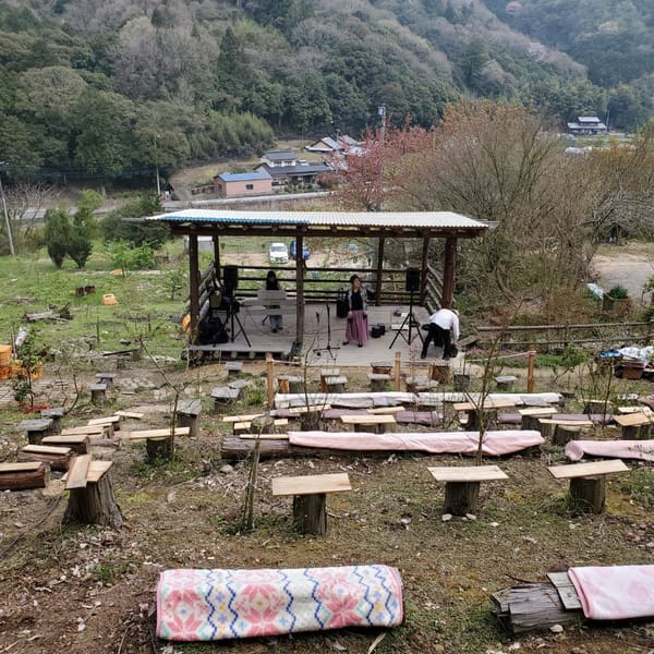 ろう梅の里 まんさく 野外音楽堂